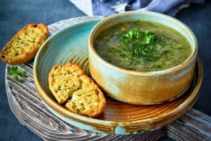 Snert med rågbröd - en lokal maträtt i Amsterdam