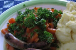 Stamppot - potatismos och grönsaker är en av de lokala maträtterna som du måste äta i Amsterdam