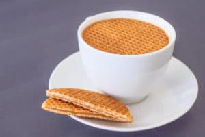 Stroofwaffel med te i Amsterdam