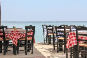 Pranzo in riva al mare a Creta, Grecia