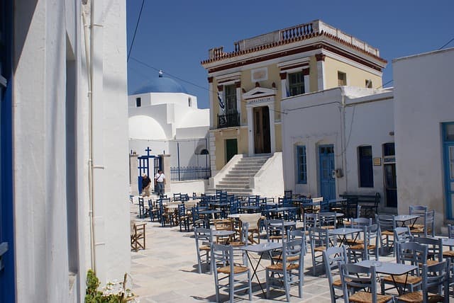 Tranquilla piazza nel cuore della Chora di Serifos, in Grecia
