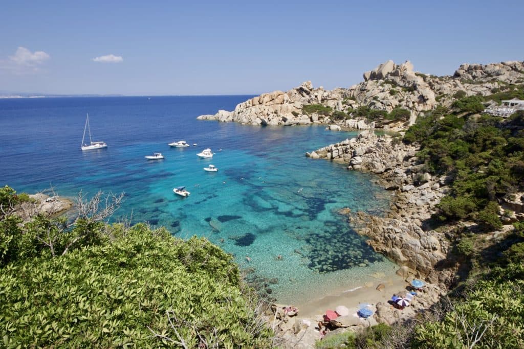 Cala Spinosa – eine versteckte, idyllische Bucht in Capo Testa, Gallura, Sardinien