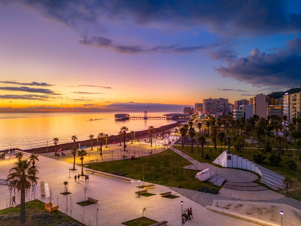 Zalazak sunca s pogledom na marinu u albanskom gradu Draču.