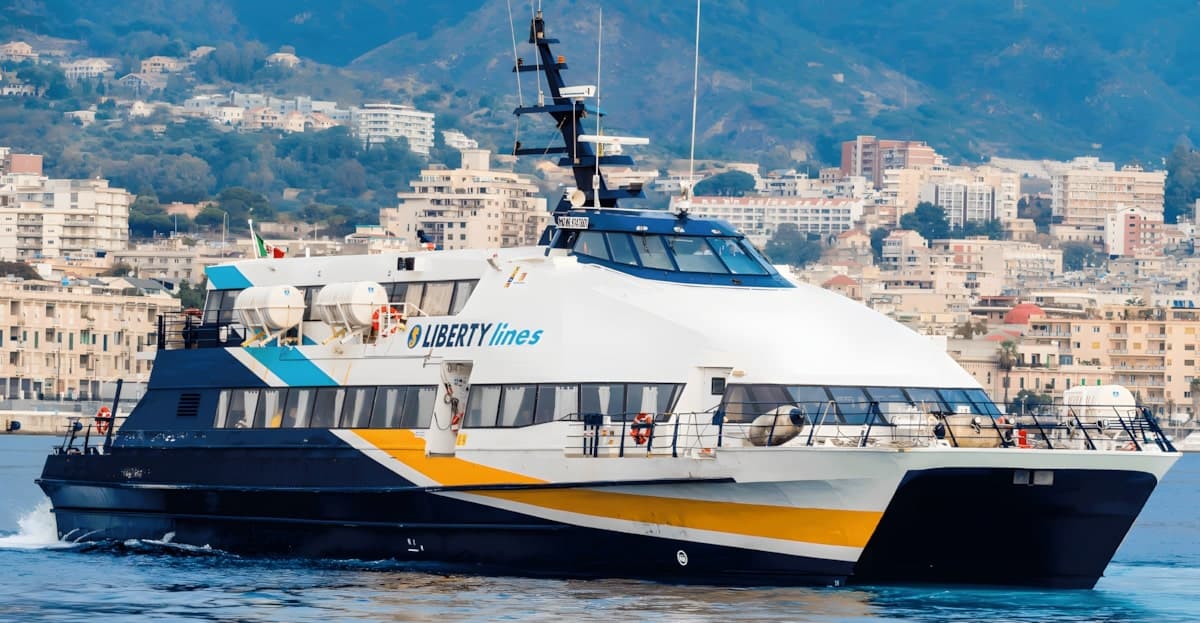 Le ferry grande vitesse de la compagnie de ferry Liberty Lines, grand opérateur maritime de la région. 