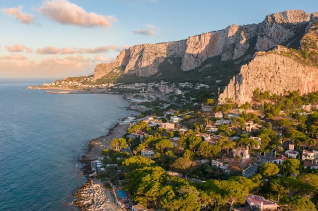 La splendida costa di Mondello, nei dintorni di Palermo