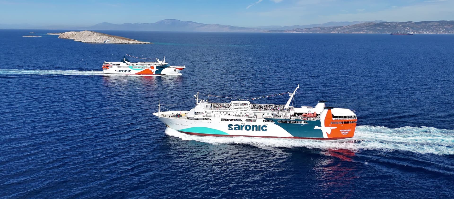 Saronic vessels travel across the gulf to fulfill their mission: connecting the peninsula and the islands, and ensuring fast and safe transport for their passengers. Source: Saronic.