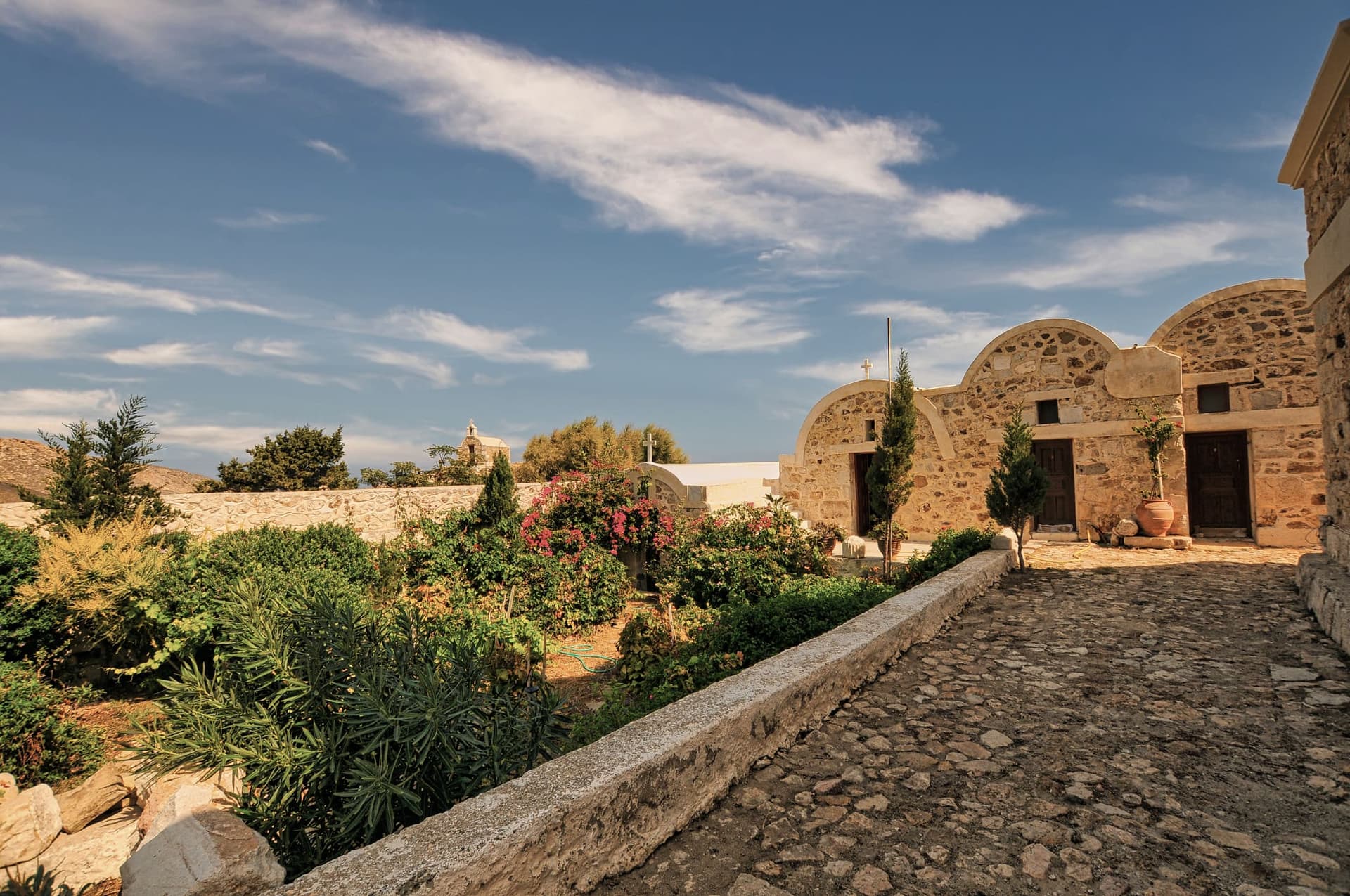 Le monastère de Zoodochos Pigi sur l'île d'Anafi.