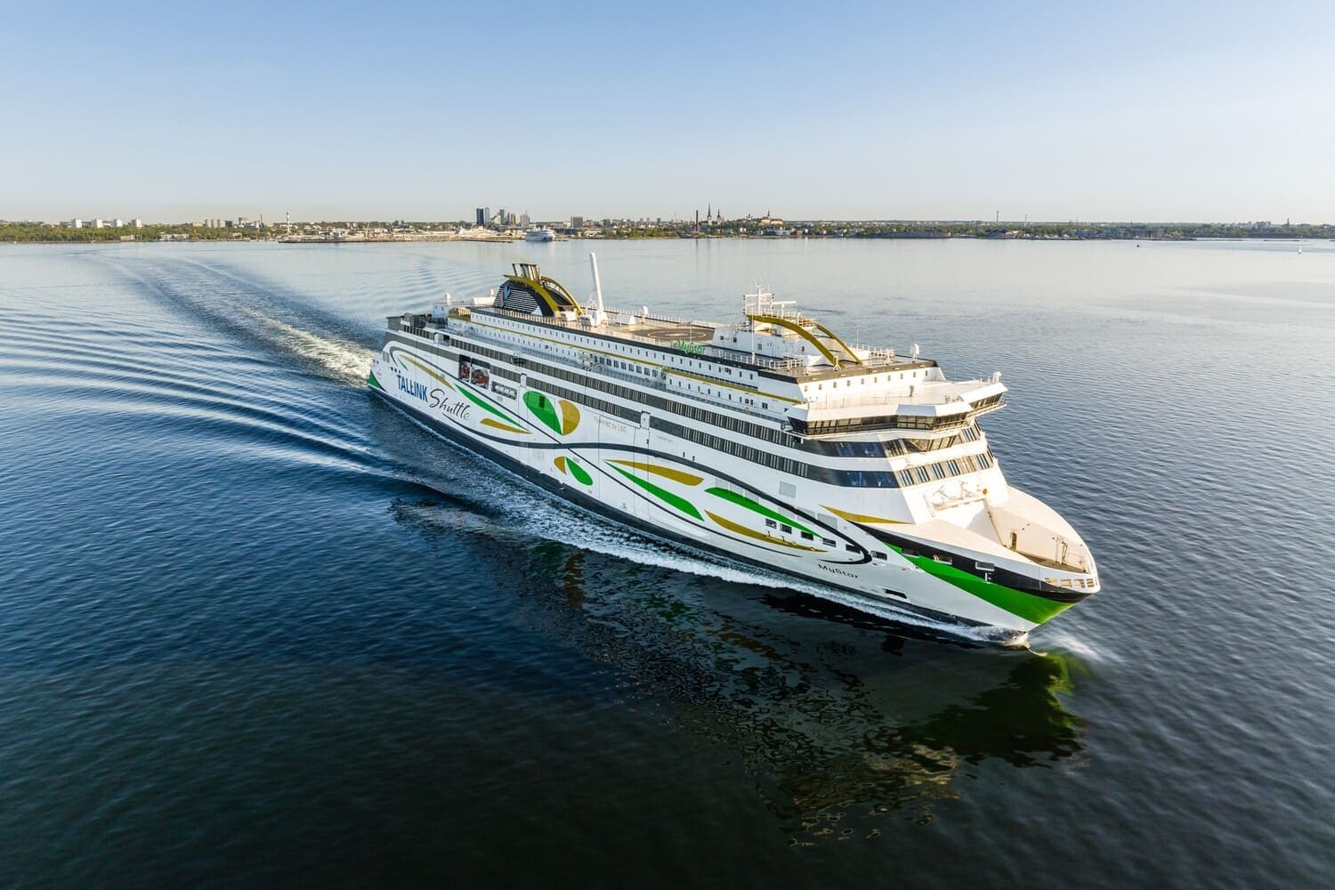 Trajekt Megastar na LNG pogon kompanije Tallink Silja Line plovi oceanom na liniji Helskinki - Tallinn.