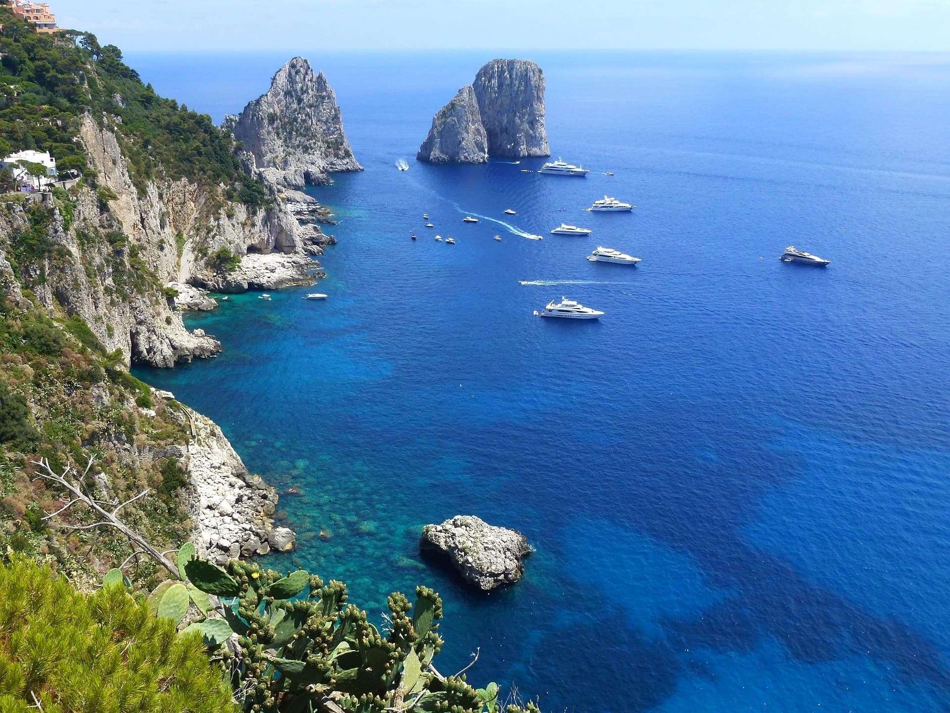 Visitare Capri da Napoli: guida completa 2026