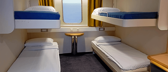 Cabin with window (Single beds)