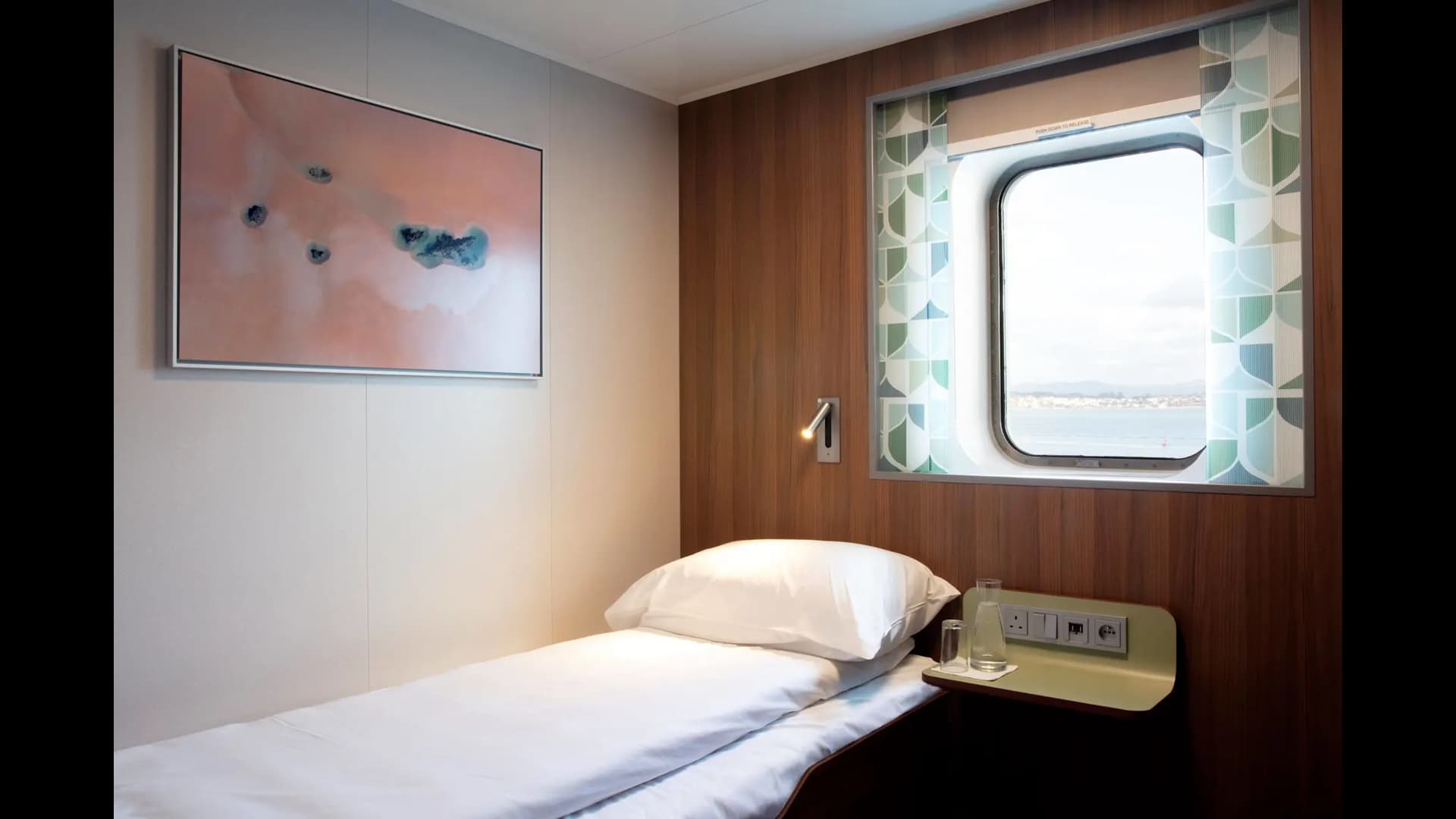 Pencereli kabin (Televizyon, Air-condition, Single beds)