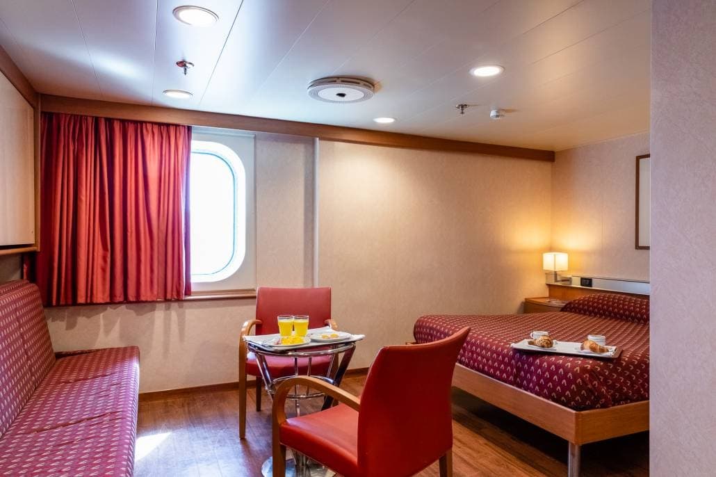 Cabin with window (WC, 淋浴, 电视, Airdryer, Minibar, 电话)