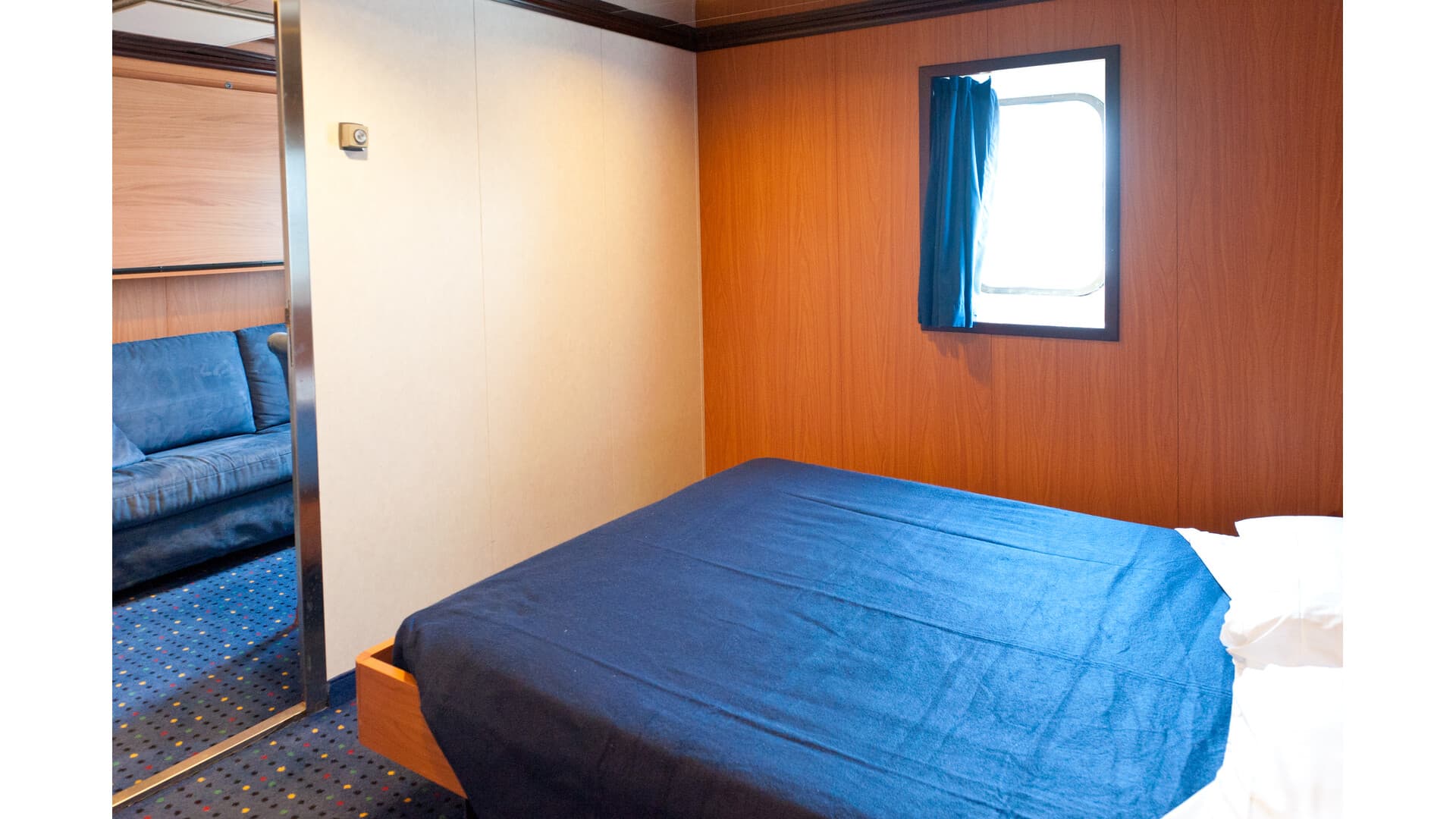 Cabina con finestra (WC, Doccia, Televisione, Radio, Letto matrimoniale, Asciugacapelli, Minibar, Breakfast included, Letto matrimoniale)