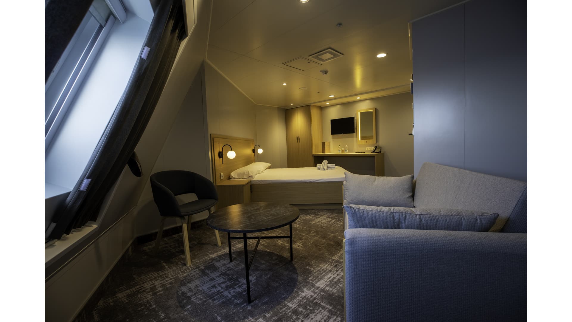 Lux Cabina con finestra (WC, Doccia, Televisione, Radio, Letto matrimoniale, Frigorifero, Suite, Asciugacapelli, Letto matrimoniale)