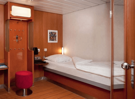 Cabin without window (WC, 淋浴, 电视, 特殊需求, Bed linen and towels, Single beds)