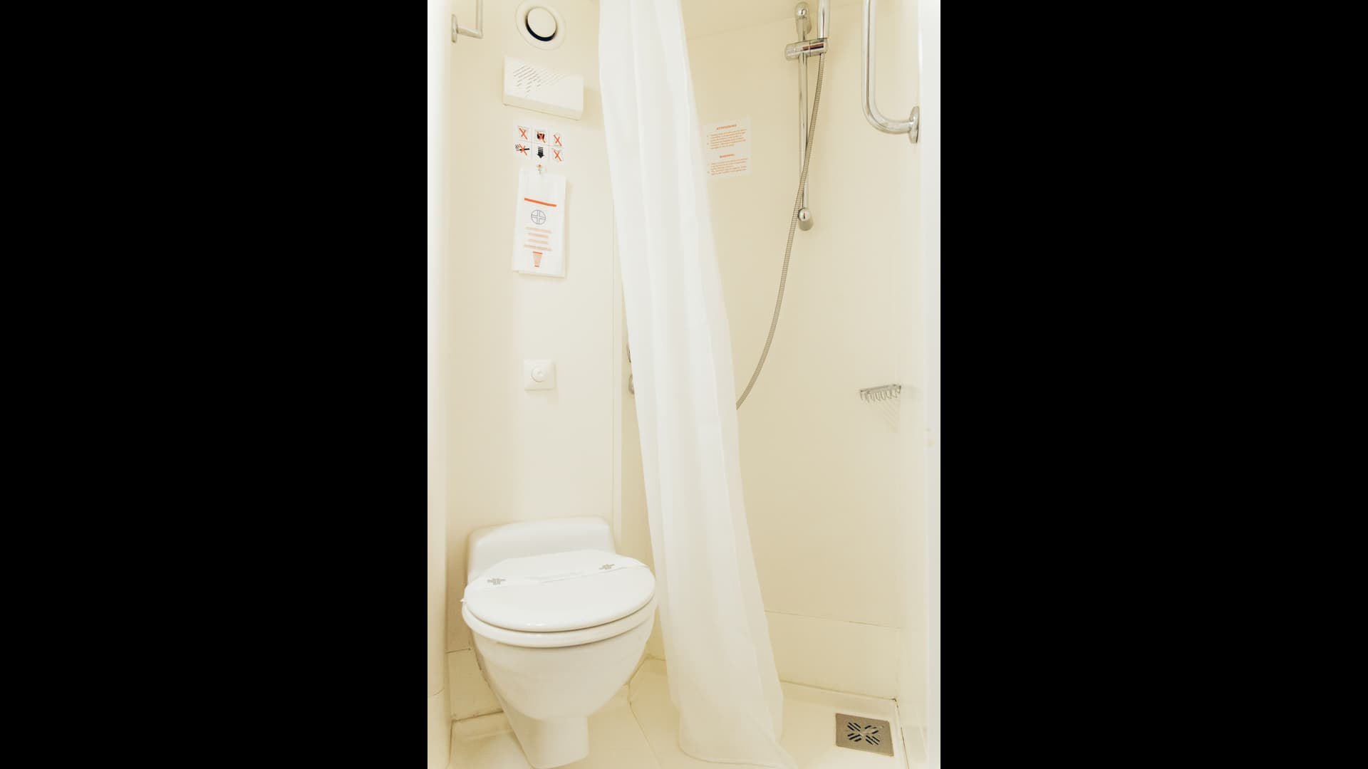 Cabin with window (WC, 淋浴, Bunk Beds)