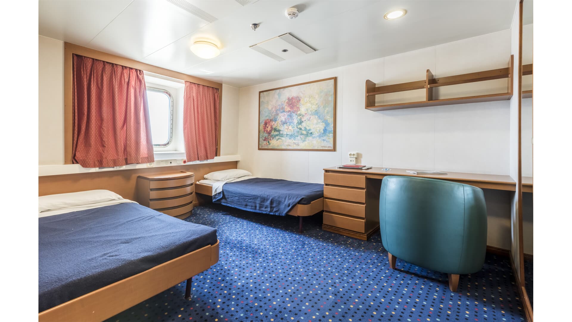 Lux Kabine mit Fenster (WC, Dusche, Fernsehen, Doppelbett, Kühlschrank, Airdryer, Breakfast included, Junior Suite)