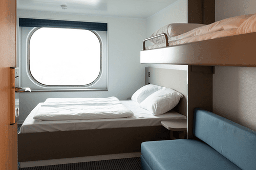 Cabin with window (WC, 샤워, TV, 더블 침대, Wi-Fi)