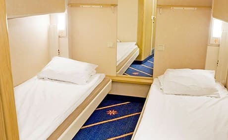 Cabin without window (WC, シャワー, Air-condition, 電話番号, Single beds, Lower beds, Upper beds , Deck 2)