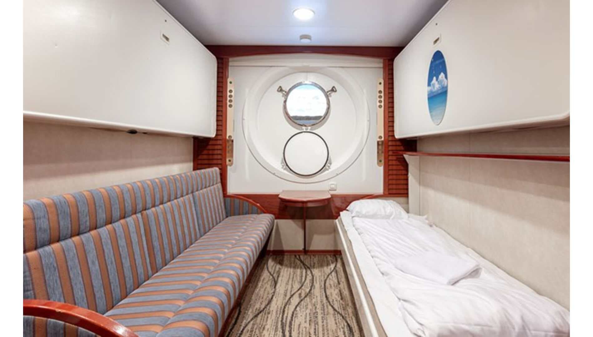 Camarote con ventana (Televisión, Airdryer, Camas bajas, Camas bajas, Deck 2, Deck 4)
