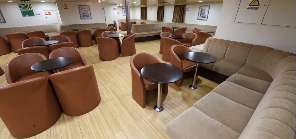 Exp.Pegasus-interior-deck2