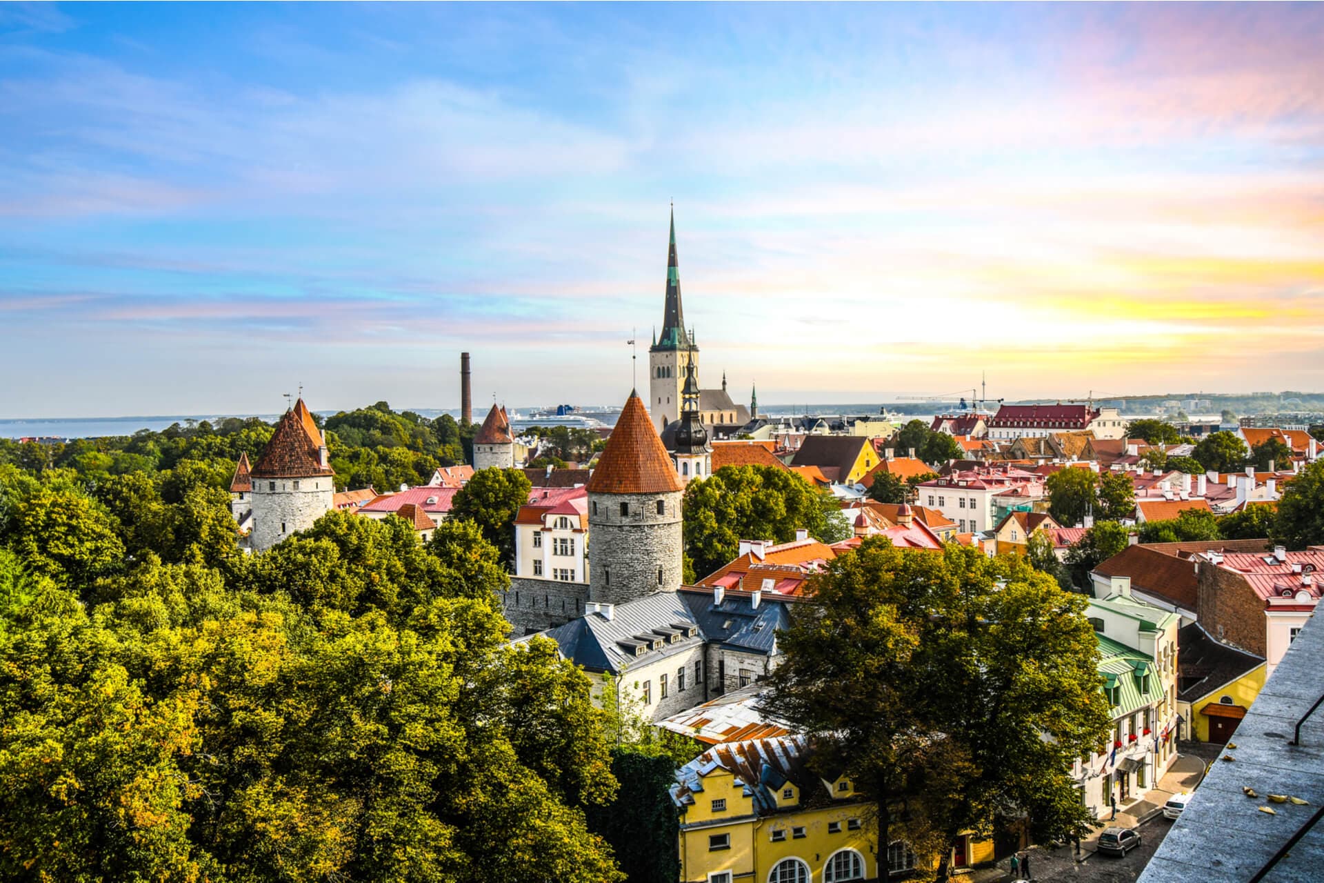 DISCOVERING THE BEAUTY OF TALLINN