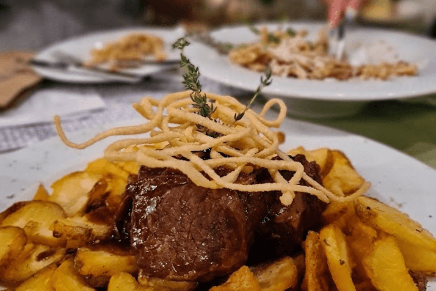 5 ΕΣΤΙΑΤΟΡΙΑ ΣΤΙΣ ΚΥΚΛΑΔΕΣ ΜΕ ΑΥΘΕΝΤΙΚΗ ΑΙΓΑΙΟΠΕΛΑΓΙΤΙΚΗ ΚΟΥΖΙΝΑ