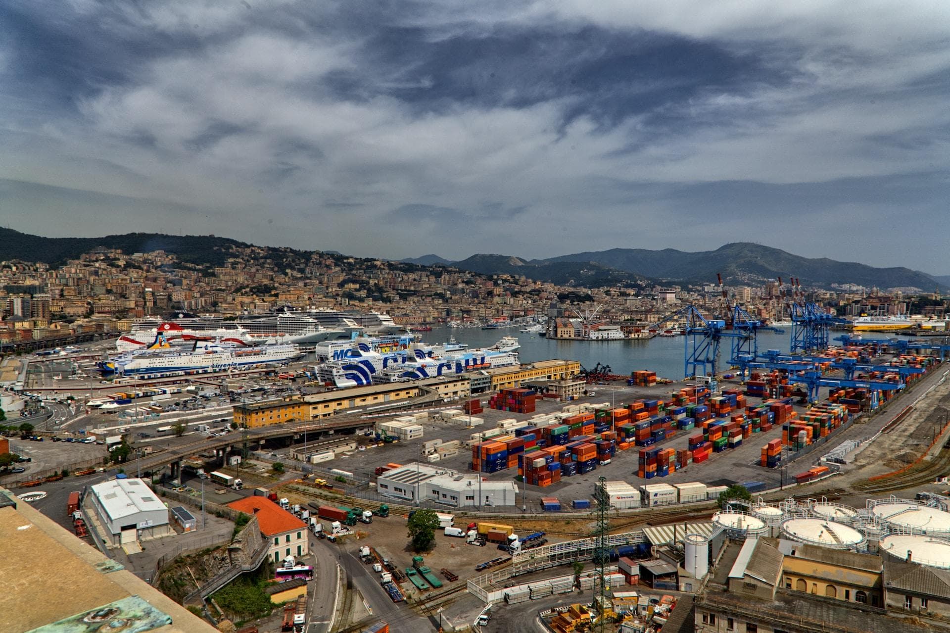 NACH GENUA – NICHT NUR WEGEN DER FÄHRE