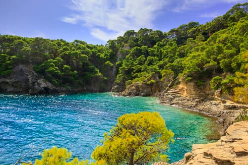 Sommer. Tremiti-Archipel: Blick auf die Inseln von San Domino. Nationalpark Gargano (Apulien) ITALIEN.