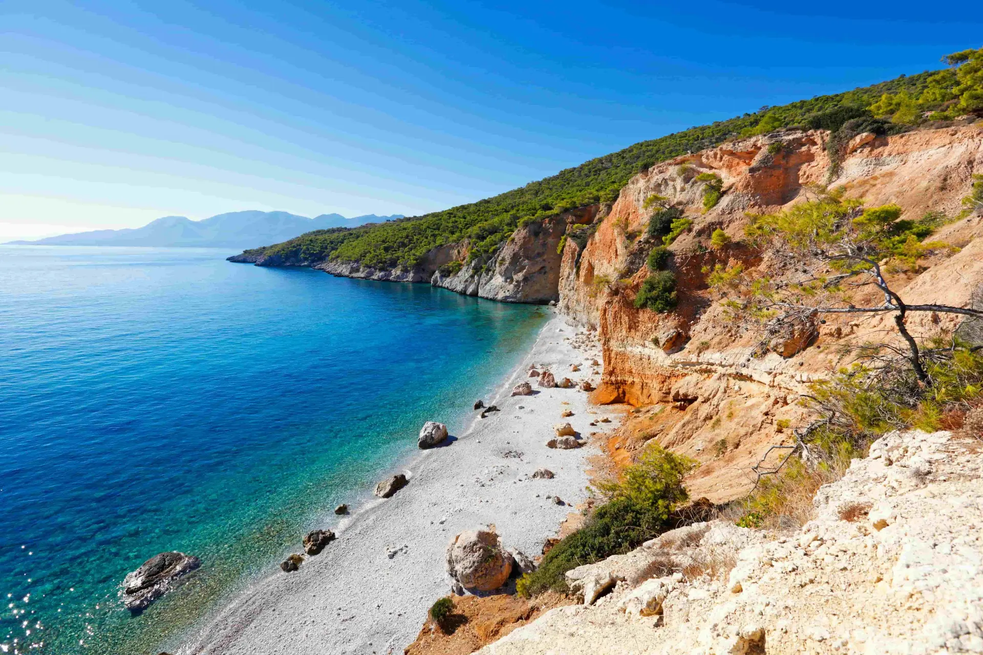Η μαγευτική παραλία Χαλικιάδα στο Αγκίστρι