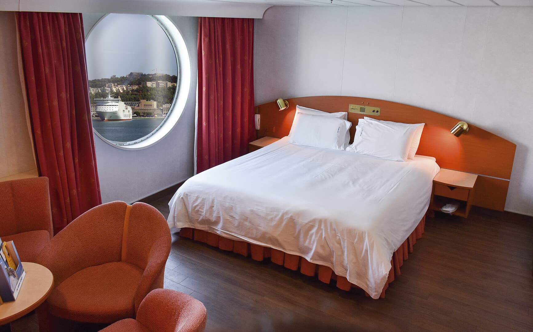 Lux Cabina con finestra (WC, Doccia, Televisione, Frigorifero)