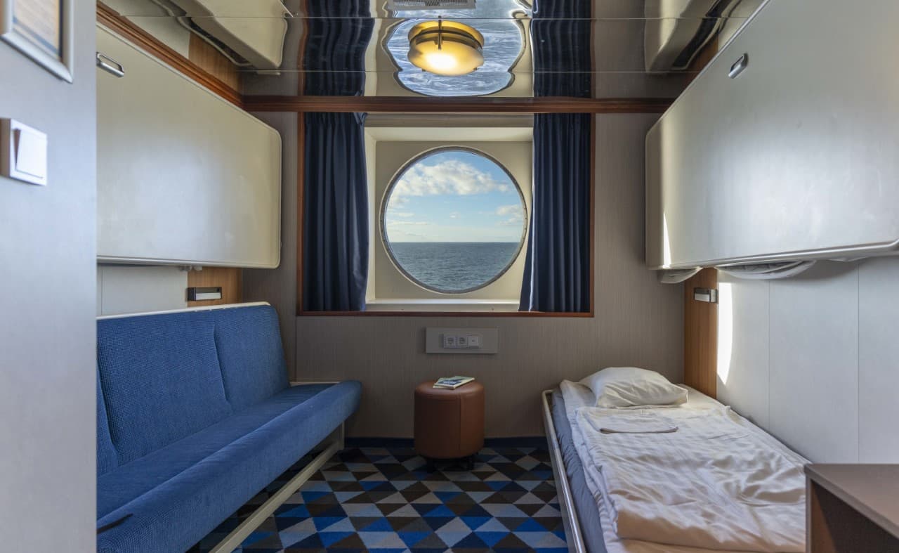 Cabin with window (WC, 淋浴, Allergic Persons, Single beds)