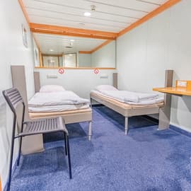 Cabin with window (WC, シャワー, テレビ)