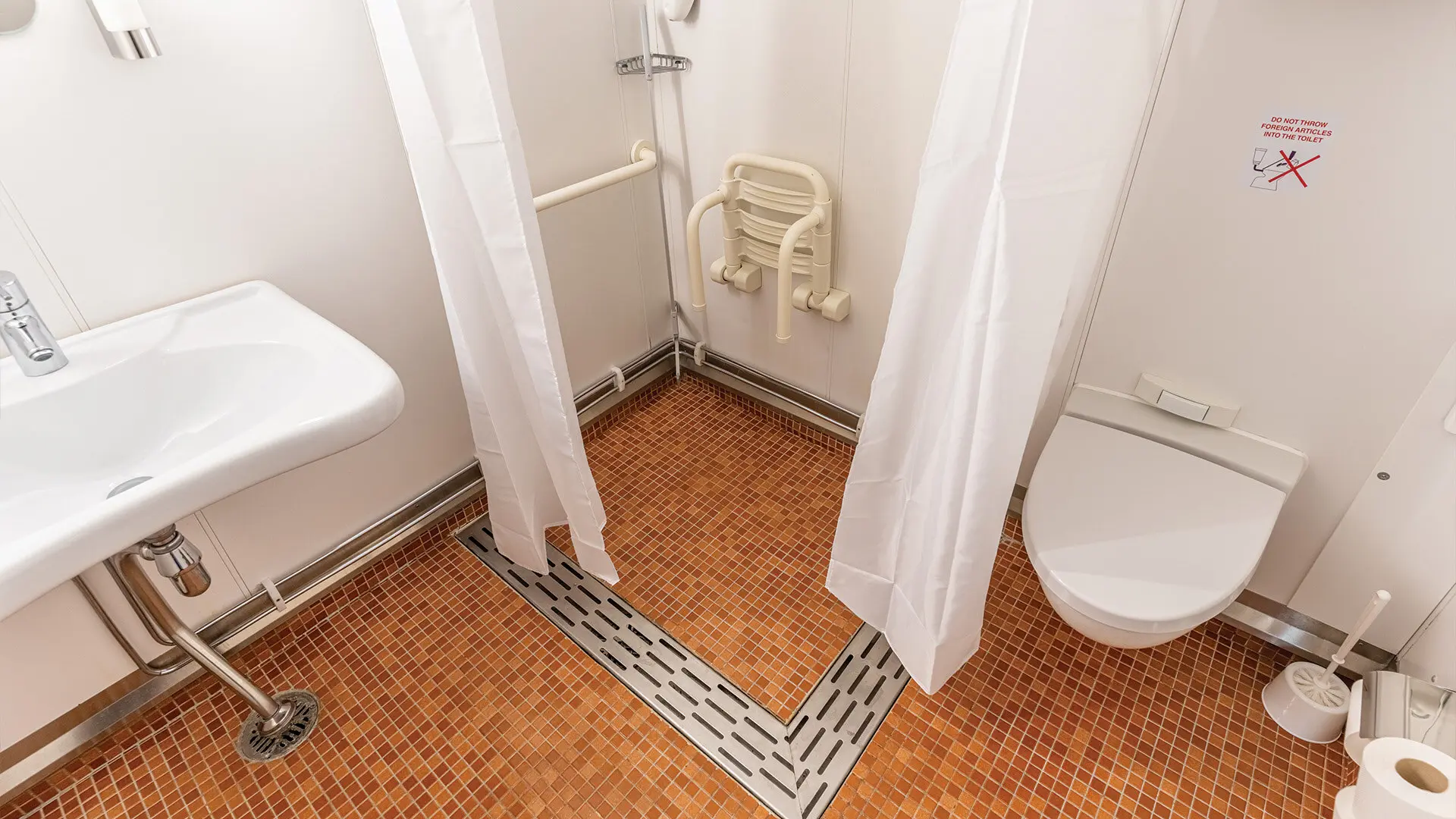 Cabin with window (WC, 샤워, TV, 특별한 요구 사항, Airdryer, Safe)