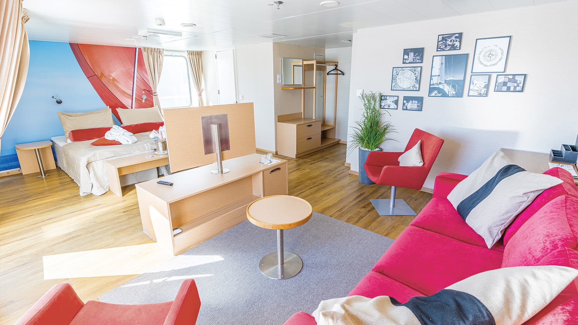 Lux Cabin with window (WC, 淋浴, 电视, 双人床, 冰箱, 小沙发, 套房, Airdryer)