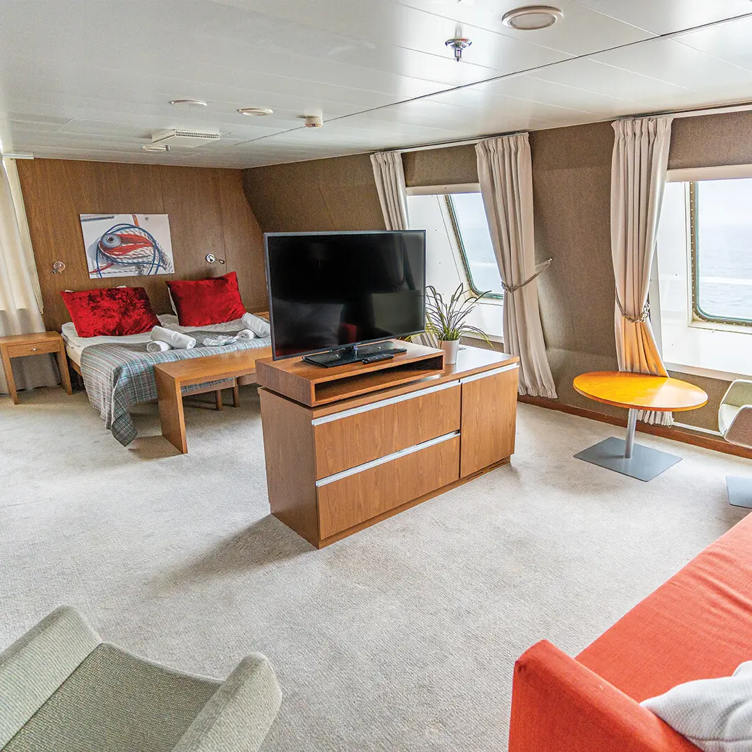 Cabin with window (WC, 샤워, TV, 더블 침대, 냉장고, Airdryer)