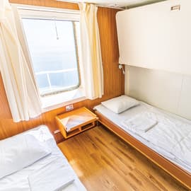 Cabin with window (WC, 샤워, TV)