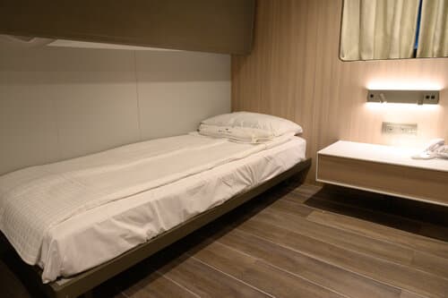 Cabin with window (WC, 淋浴, 电视)