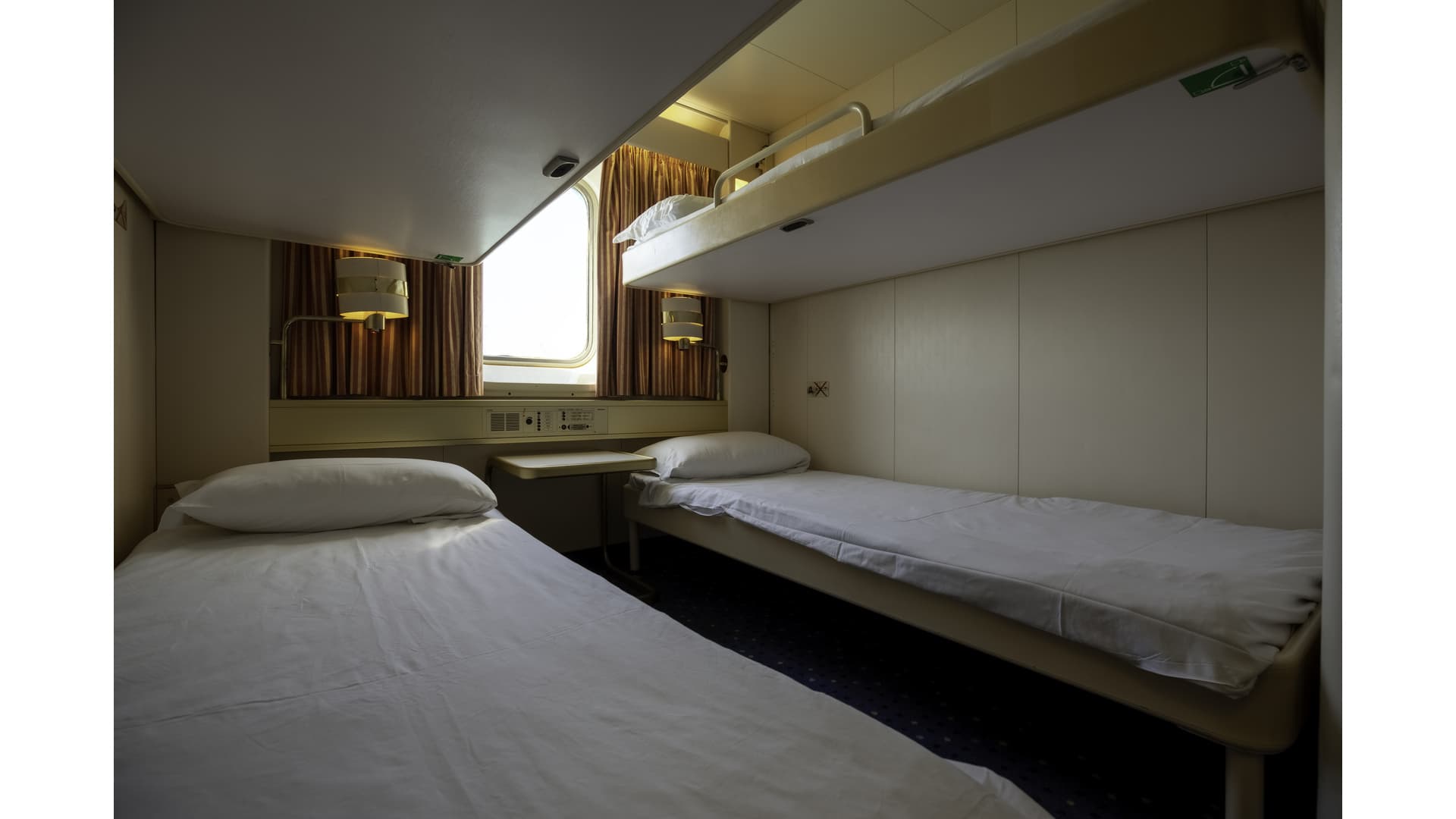 Cabine avec fenêtre (WC, Douche, Bunk Beds)