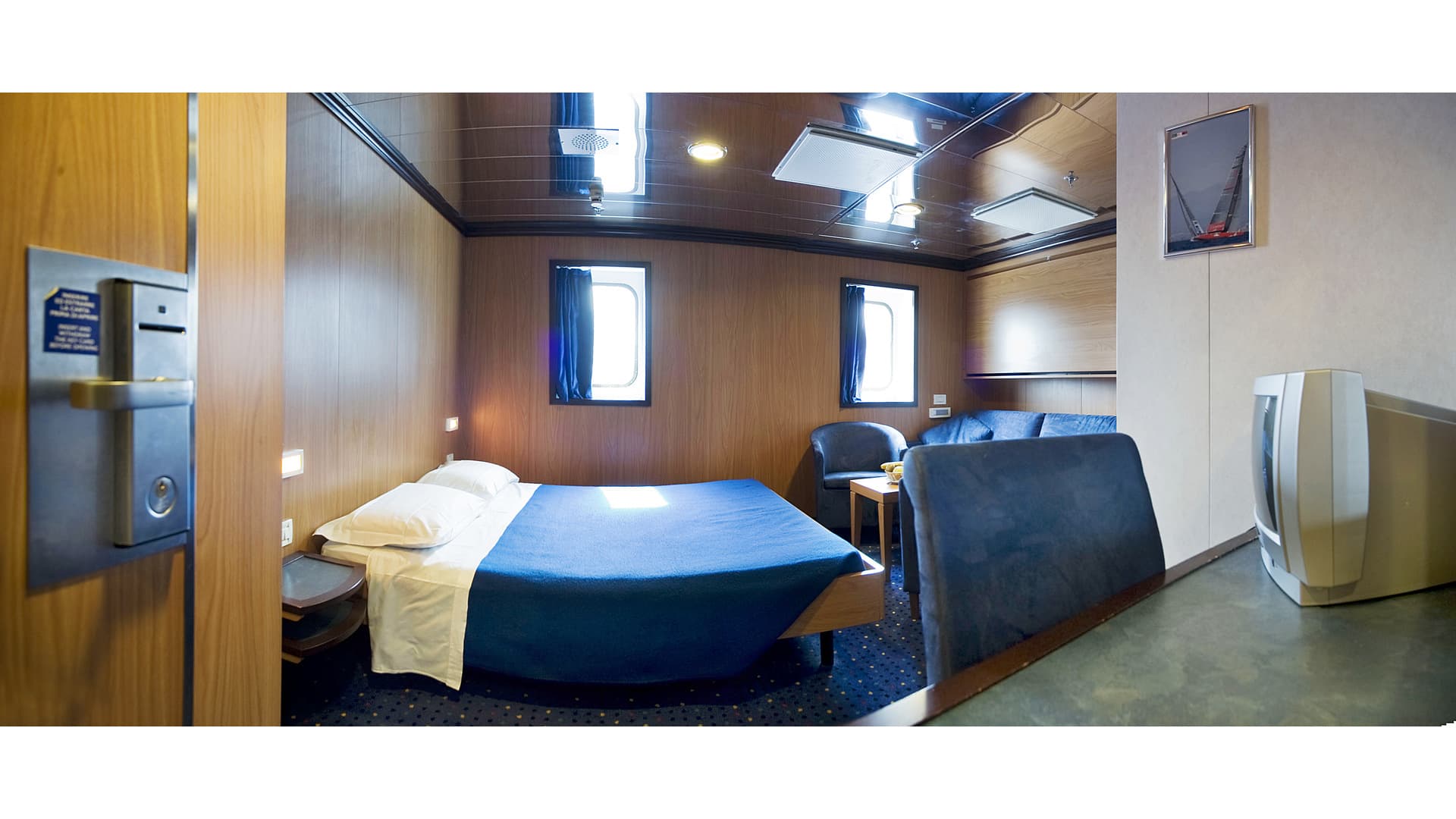 Lux Cabin with window (WC, 淋浴, 电视, 无线电, 双人床, 冰箱, 套房, Airdryer)