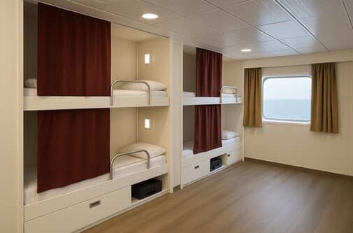 Cabin with window (Single beds, Lower beds)