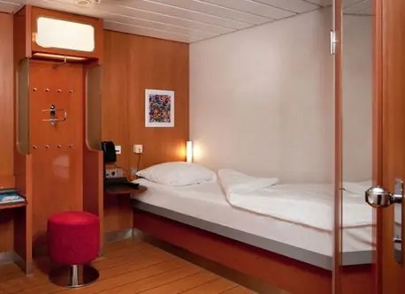 Cabin without window (WC, シャワー, テレビ, 特別なニーズ, Bed linen and towels, Single beds)